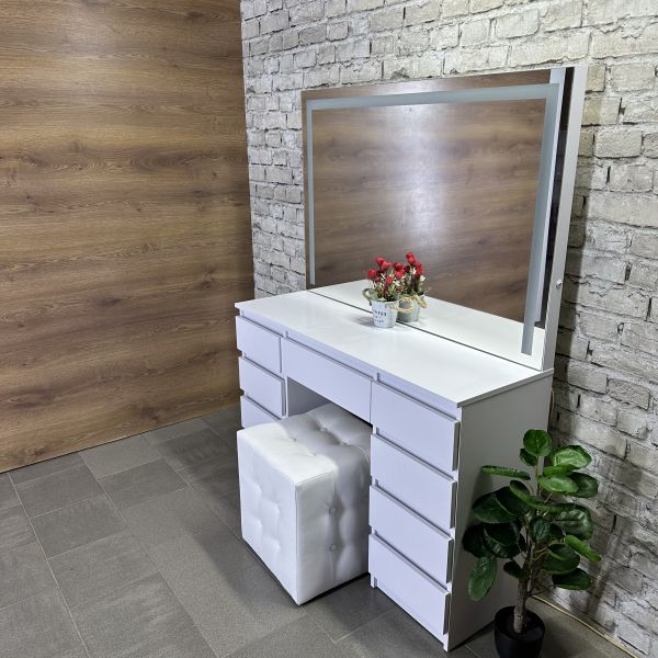 Туалетний столик для MakeUp Lady